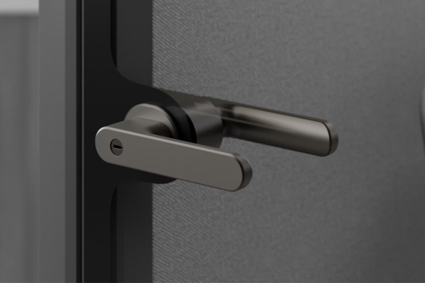 The magnetic door catch and full-height soundproof glass panel